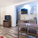 Hotel Lucky House *