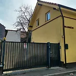 Hotel Lucky House