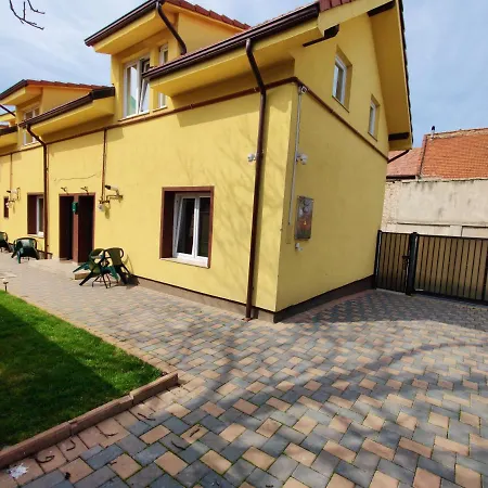 Lucky House Apartment *