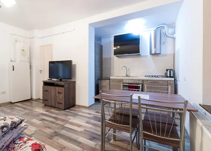 Готель Lucky House *