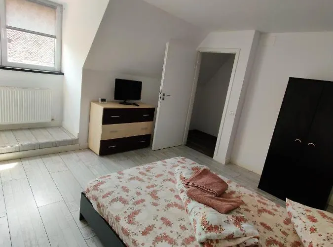 Готель Lucky House *