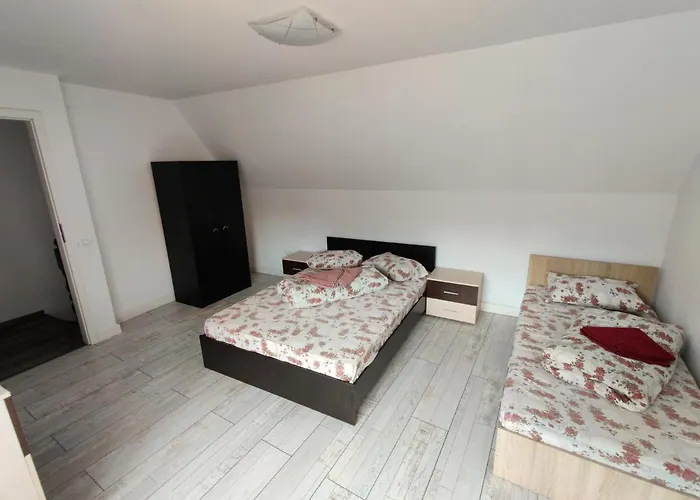 Lucky House Готель