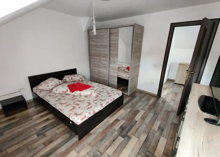 Lucky House Готель