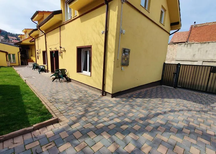 Готель Lucky House