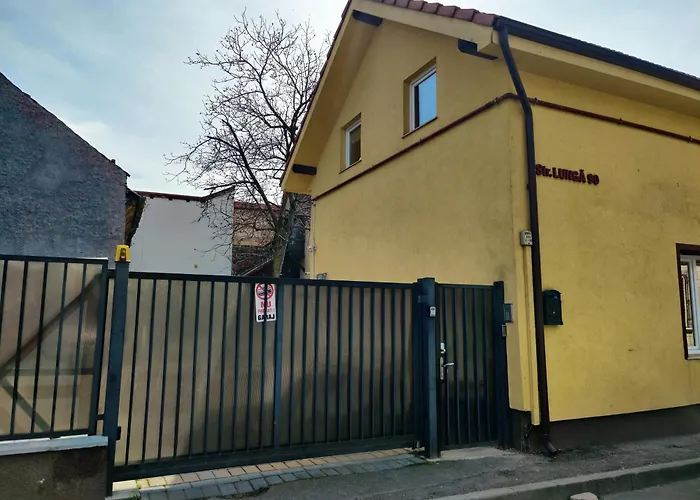 Готель Lucky House